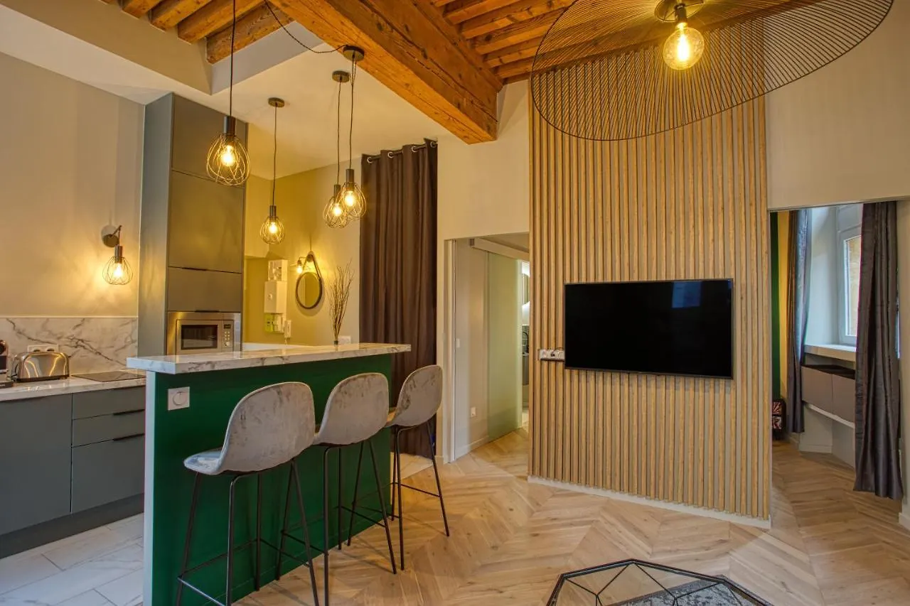 Appartement VIEUX LYON Quai de Saône 0*,
